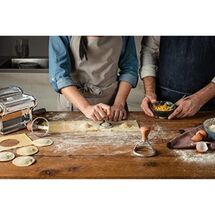 MARCATO Ιταλίας Σφραγίδα-Κόφτης Αλουμινίου για Ζύμες και Ζυμαρικά Ravioli με Ξύλινη Λαβή Design Κύκλος 80mm