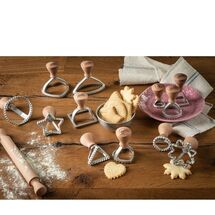 MARCATO Ιταλίας Σφραγίδα-Κόφτης Αλουμινίου για Ζύμες και Ζυμαρικά Ravioli με Ξύλινη Λαβή Design Τρίγωνο 54mm