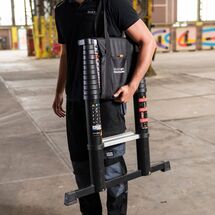 BATAVIA Τηλεσκοπική Σκάλα 3.27m Αλουμινίου με 11 Σκαλιά Βάρος 11.8kg MAX Αντοχή 150kg Πάτημα Σκαλοπατιού 6.5cm GIRAFFE AIR Professional EN131/TÜV