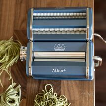 Marcato ATLAS 150 DESIGN Επιχρωμιωμένο Ατσάλι Μηχανή Φύλλου και Ζυμαρικών για 4 Είδη 20x20x15.5cm Διαιρούμενη MAX Πλάτος Ζύμης 15cm Βάρος 1.68kg Μπλε Ιταλίας