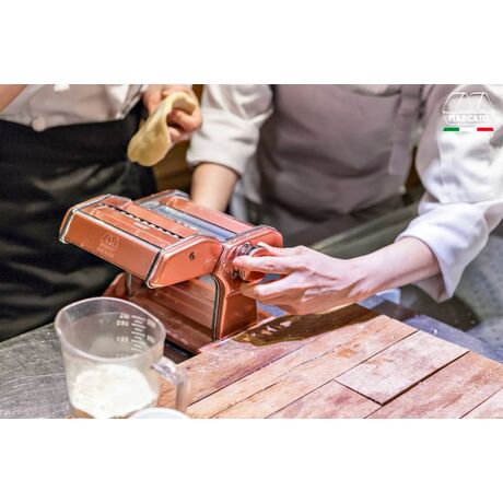 MARCATO Ιταλίας ATLAS150 DESIGN ΑΛΟΥΜΙΝΙΟ Ανοδιωμένο Βαμμένο Μηχανή Φύλλου και Ζυμαρικών 20x20x15.5cm Διαιρούμενη MAX Πλάτος Ζύμης 15cm Βάρος 1.68kg Ροζ