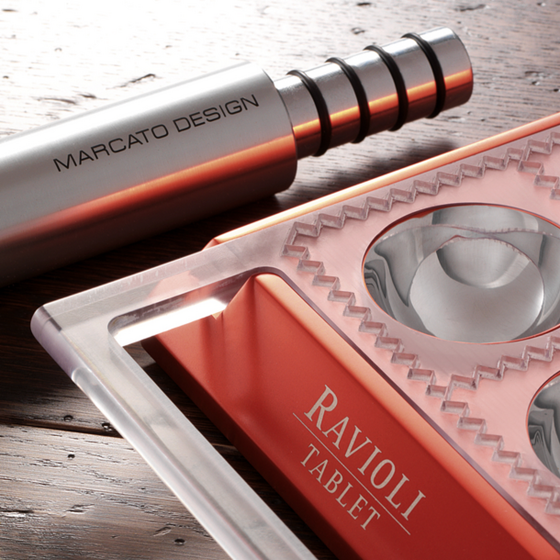 Marcato Φόρμα Design 10 θέσεων Κόκκινο για Ζυμαρικά Ravioli 34x12.5x2cm και Πλάστης