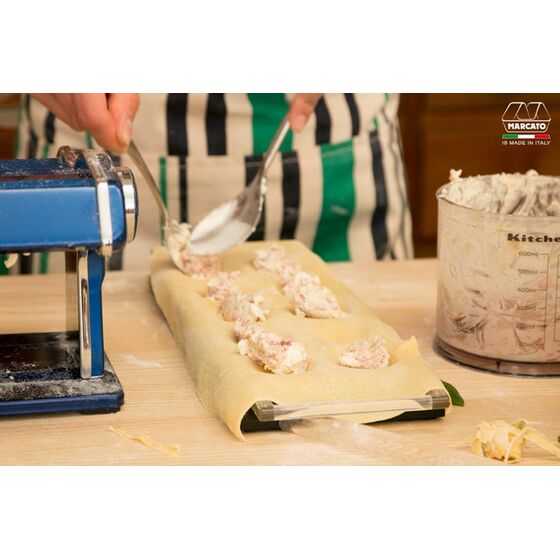 Marcato Φόρμα Design 10 θέσεων Κόκκινο για Ζυμαρικά Ravioli 34x12.5x2cm και Πλάστης