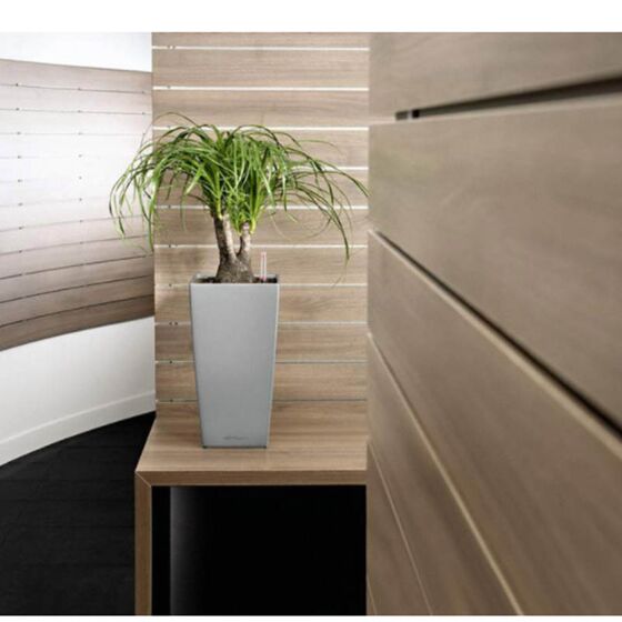 LECHUZA CUBICO 22 Premium Επιτραπέζια Γλάστρα 22x22x41cm Αυτοποτιζόμενη με Δοχείο Φύτευσης Ασημί Γυαλιστερή Γερμανίας