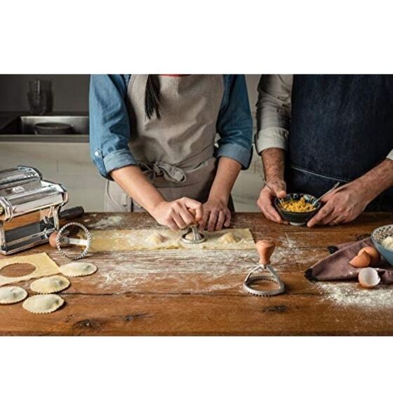 MARCATO Ιταλίας Σφραγίδα-Κόφτης Αλουμινίου για Ζύμες και Ζυμαρικά Ravioli με Ξύλινη Λαβή Design Κύκλος 48mm