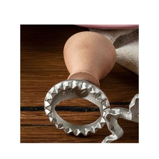 MARCATO Ιταλίας Σφραγίδα-Κόφτης Αλουμινίου για Ζύμες και Ζυμαρικά Ravioli με Ξύλινη Λαβή Design Κύκλος 48mm