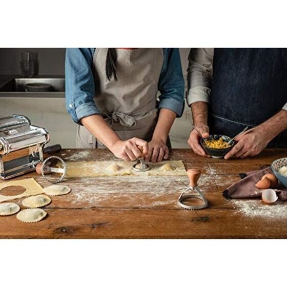 MARCATO Ιταλίας Σφραγίδα-Κόφτης Αλουμινίου για Ζύμες και Ζυμαρικά Ravioli με Ξύλινη Λαβή Design Κύκλος 58mm