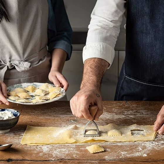 MARCATO Ιταλίας Σφραγίδα-Κόφτης Αλουμινίου για Ζύμες και Ζυμαρικά Ravioli με Ξύλινη Λαβή Design Τετράγωνο 48mm