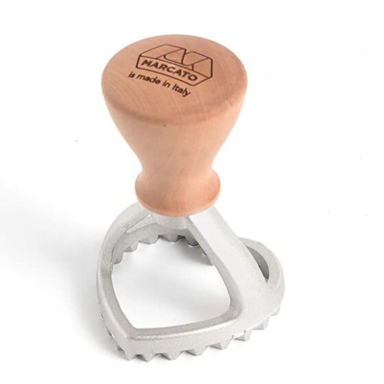 MARCATO Ιταλίας Σφραγίδα-Κόφτης Αλουμινίου για Ζύμες και Ζυμαρικά Ravioli με Ξύλινη Λαβή Design Καρδιά 50mm